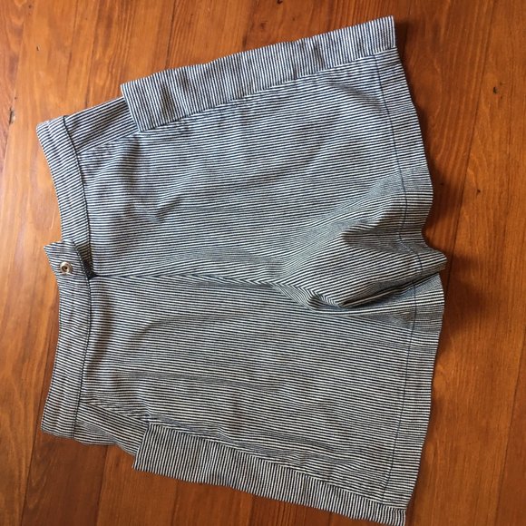 High rise striped denim pocket shorts - Picture 3 of 5